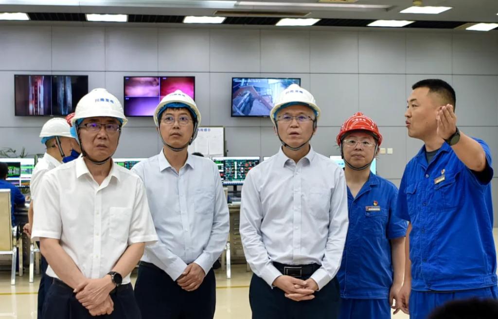 DD18F3C53EDD3B2044DD2AF4121_F7F30E15_146F7