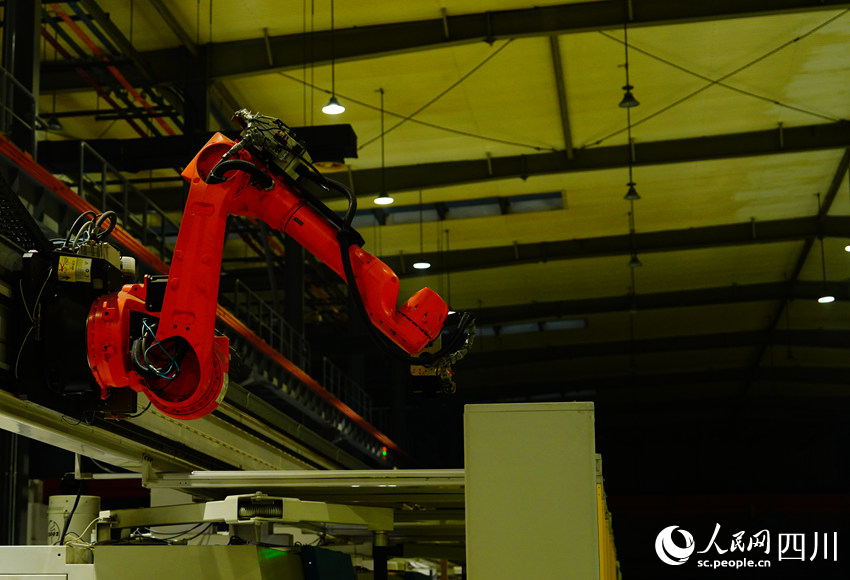 “黑灯产线”在无人状态下照常运转！！！！Ｈ嗣裢钦 王波摄